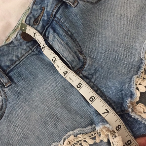 Roxy lace edge low rise jean shorts size 1 - Picture 11 of 12